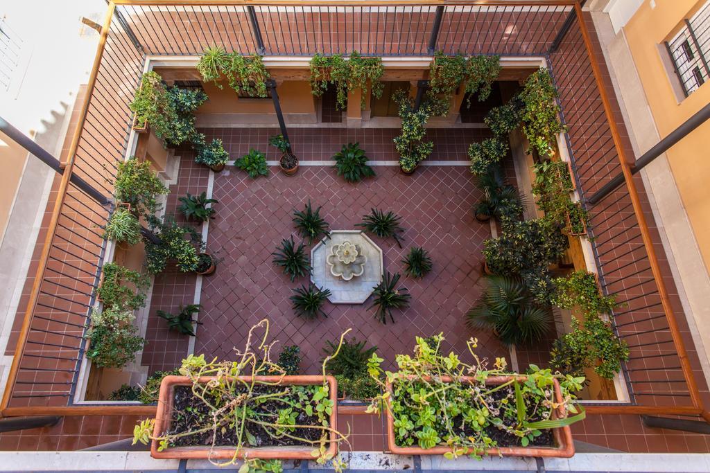 Bedouin Chic Rooftop - Space Maison Apartments Siviglia Esterno foto